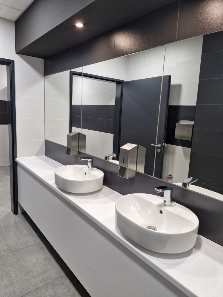 Kompleksowe prace w gelerii handlowej - usługi remontowo budowlane na terenie całej Polski PaketPro