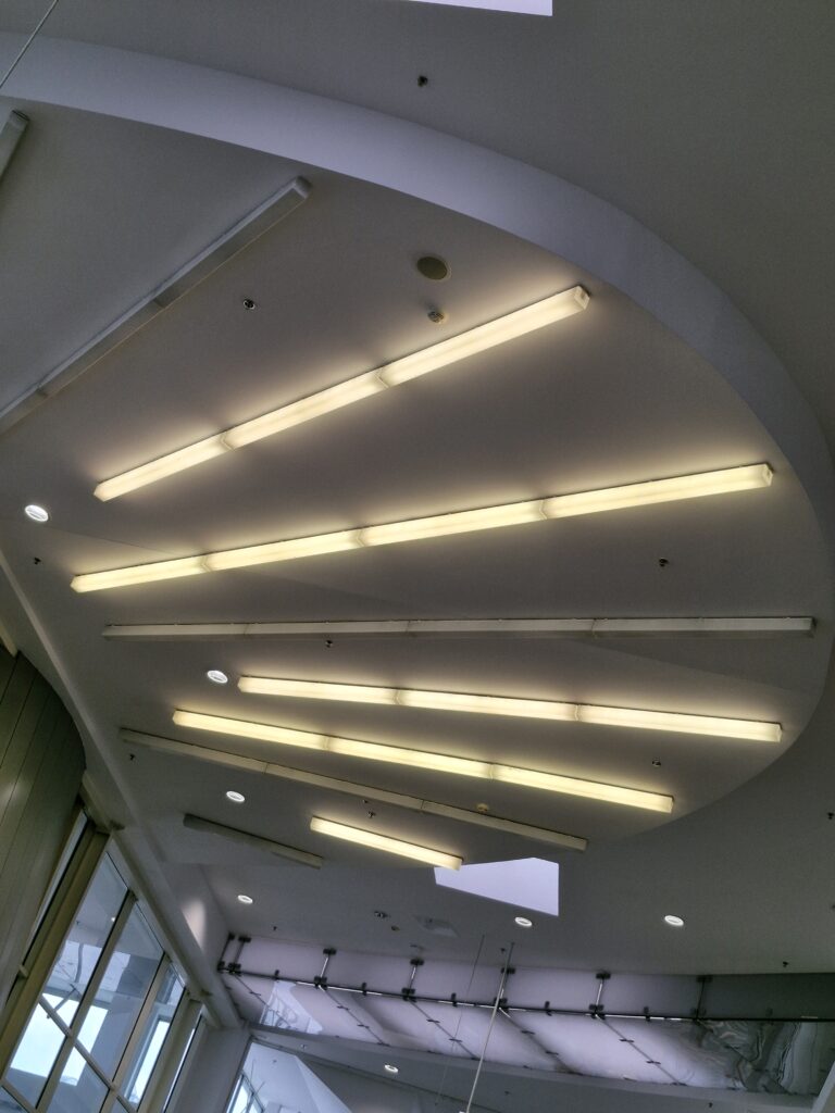 Kompleksowe prace w gelerii handlowej - usługi remontowo budowlane na terenie całej Polski PaketPro