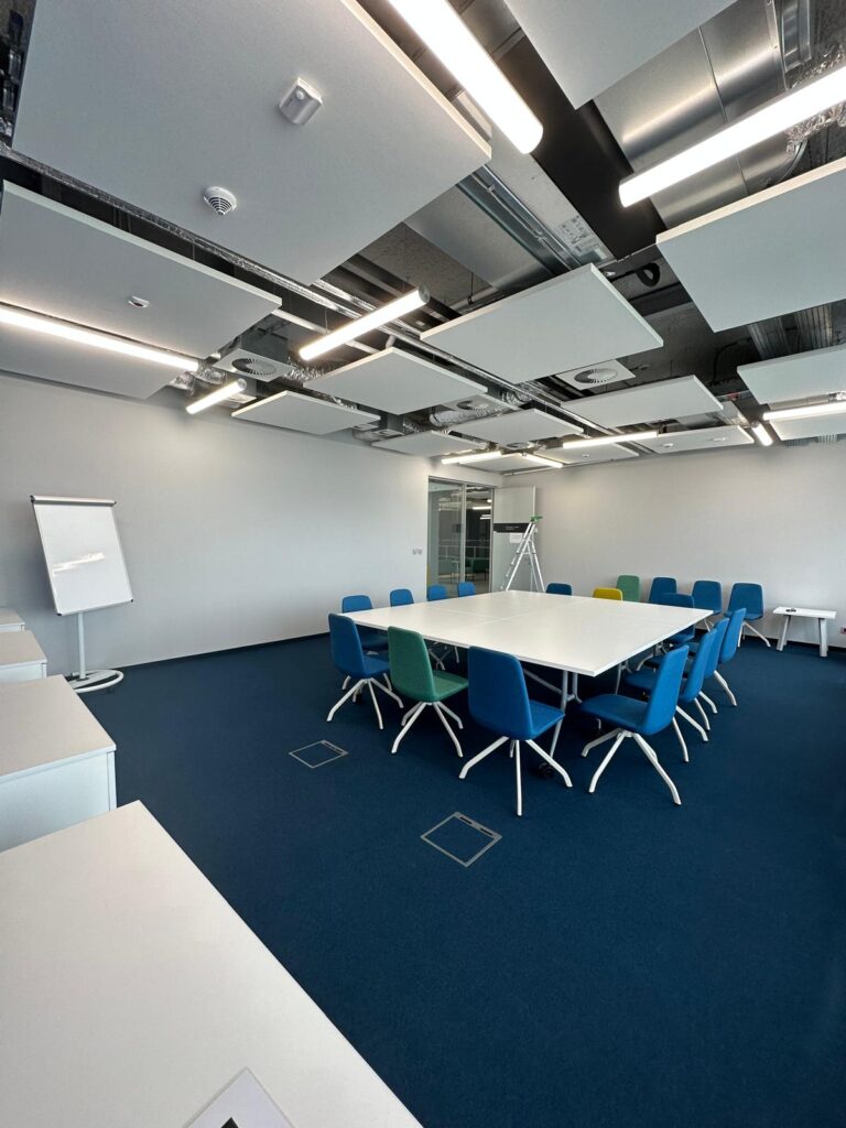 Modernizacja sali konferencyjnej - Centrum Nauki Kopernik - usługi remontowo budowlane na terenie całej Polski PaketPro